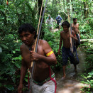 The Yanomami Indians know the rainforest like the back of their own hand, and are the best guides that King Harald could ask for. (Photo: Rainforest Foundation Norway / ISA Brazil)